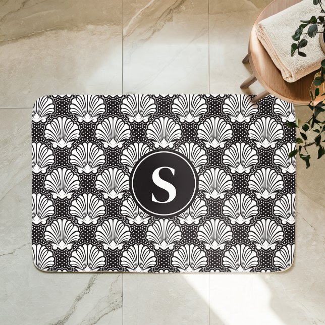 Svart och vit snäck-monogram för kusten badrumsmatta (Skapare uppladdad)