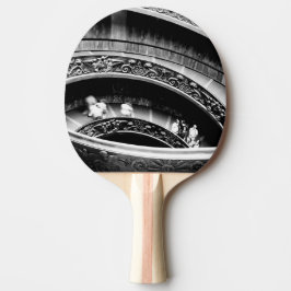 Svart och vit spiraltrappa pingisracket