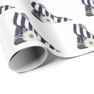 Svart och vit strimlad pumps med daisy presentpapper