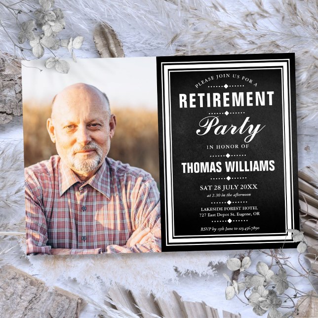 Svart och vit tavla för pensionsfest  inbjudningar (Retirement Party Black And White Chalkboard Photo Invitation)