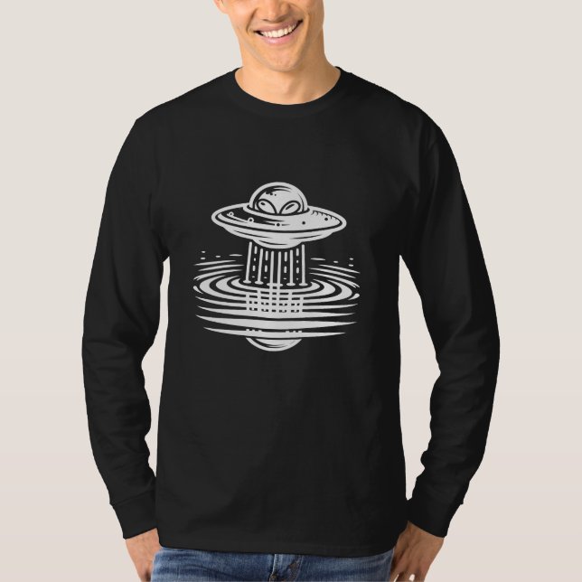 Svart och vit utomjording i UFO Ai-konst T Shirt (Framsida)