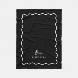 Svart och vit vågig rand med monogram fleecefilt