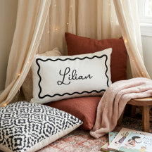 Svart och vit vågig scallopram Monogram