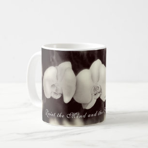 Svart och vit vattenfärgsfärgerchips kaffemugg