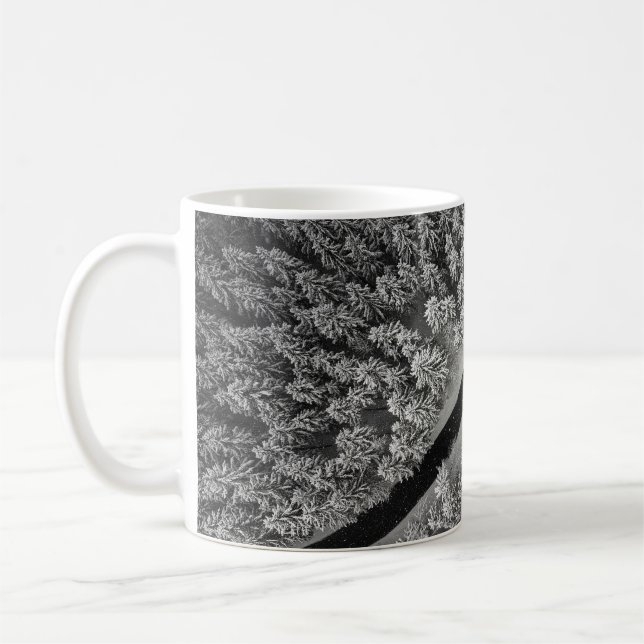 SVART OCH VITT BLOMMIGT MATTA KAFFEMUGG (Vänster)