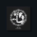 Svart och vitt dekorativt Ram-foto Finare Canvastryck<br><div class="desc">Anpassningsbarnas fotoarbetsytans utformning har en elegant som snurrar ram och kan vara personlig med det foto och den text du väljer.</div>