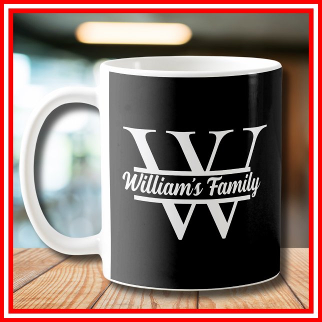 Svart och Vitt | Enkel Familjenamn Monogram  Kaffemugg (Skapare uppladdad)