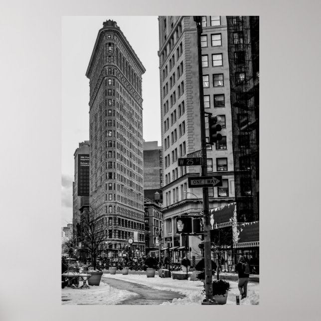Svart och vitt flatiron-foto för Byggnad i NYC Poster (Framsidan)