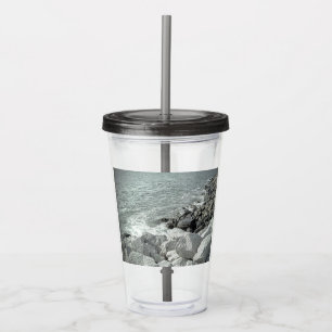 Svart och vitt foto av en Rocky Ocean Shore Take Away Mugg