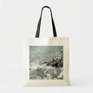 Svart och vitt foto av en Rocky Ocean Shore Tygkasse