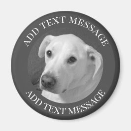 Svart och vitt foto av en vacker, själlös Hund Magnet