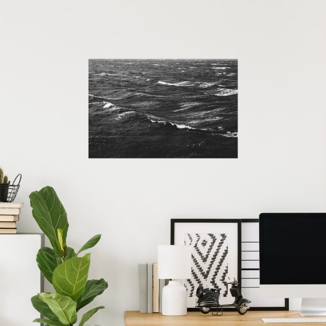 Svart och vitt foto av ett stormigt hav poster (Hemmakontoret)