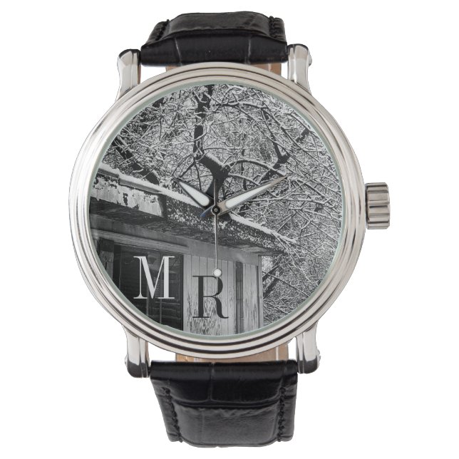 Svart och vitt foto av Rustic Snowy Winter Scene Armbandsur (Framsida)