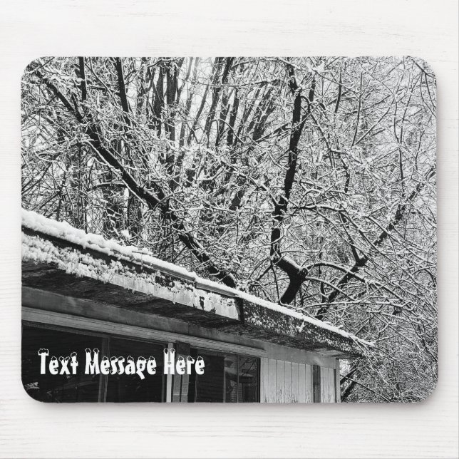 Svart och vitt foto av Rustic Snowy Winter Scene Musmatta (Framsidan)