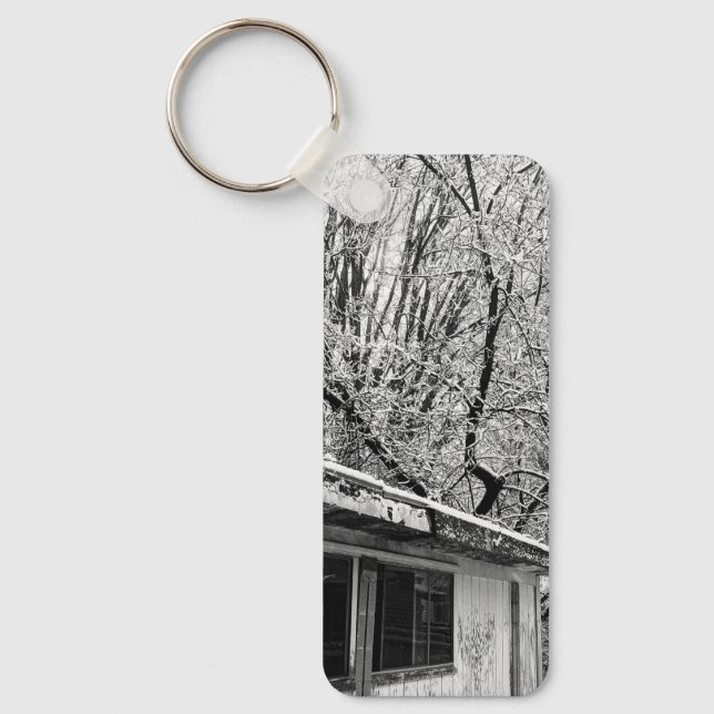 Svart och vitt foto av Rustic Snowy Winter Scene Nyckelring (Framsida)