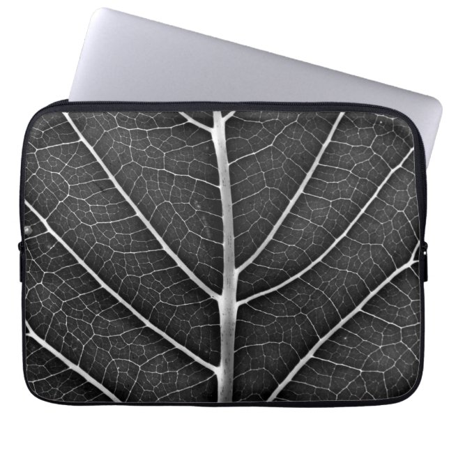 Svart och vitt glödande blad närbild laptop fodral (Framsidan)
