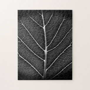 Svart och vitt glödande blad närbild pussel
