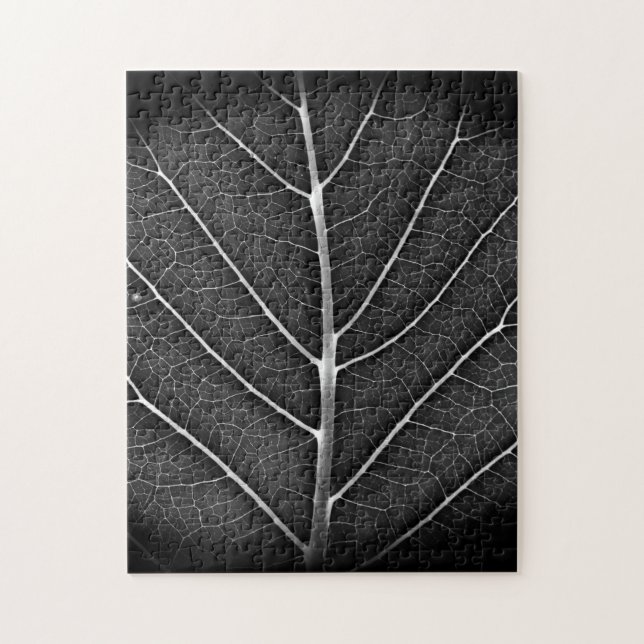 Svart och vitt glödande blad närbild pussel (Vertikal)