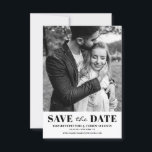 Svart och vitt klassiskt typografiskt foto spara datumet<br><div class="desc">Black and White Classic Typography Photo Spara datum meddelande. Anpassade spara datum meddelande med svart klassisk typografi och rand tillbaka mönster. Personlig genom att lägga till ett eget foto och information. Andra färg finns tillgängliga.</div>