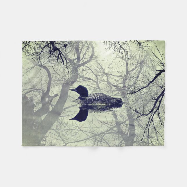 Svart och vitt loon på en sjö-filt fleecefilt (Framsidan (Horisontell))