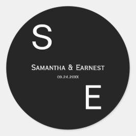 Svart och vitt Modern Monogram-bröllopsförmån Runt Klistermärke