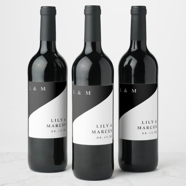 Svart Och Vitt Modernt Elegant Monogram Bröllop Vinflaska Etikett (Flaskor)