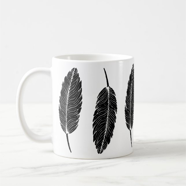 Svart och vitt, Rustic Feather Linocut Kaffemugg (Vänster)