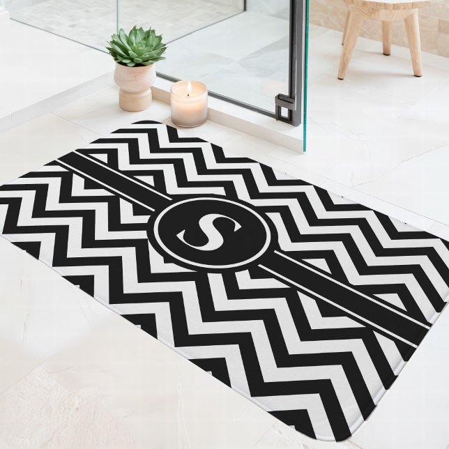 Svart och vitt skvrons monogram badrumsmatta (Skapare uppladdad)