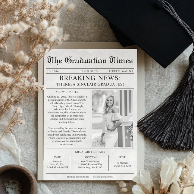 Svart och Vitt Tidningsfoto Examenfest Inbjudningar (Unique Modern Newspaper Photo Graduation Party Invitation)