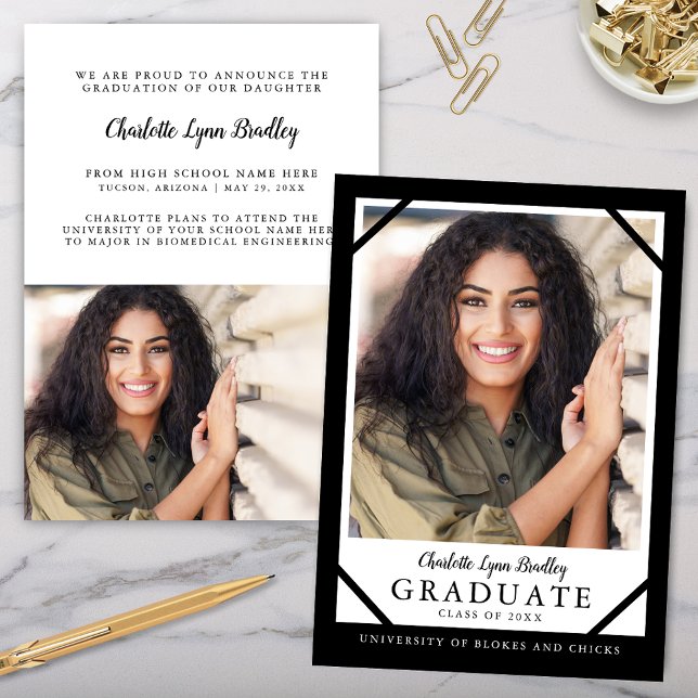 Svart och Vitt Unikt Examenhälsning Inbjudningar (modern trendy 2 photo graduation announcement with simple modern minimalist design)