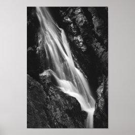Svart och vitt vattenfall i helvetet Gorge, Sloven Poster
