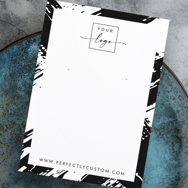 Svart och vitt visning för borststrokset visitkort (Black and white brushstrokes earring display card)