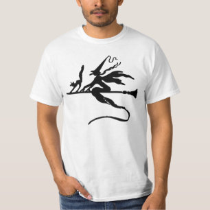 Svart ont häxa- och kattflyg på broomsticken tee shirt
