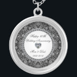 Svart Onyxdiamantbröllopårsdag Silverpläterat Halsband<br><div class="desc">En Digitalbcon avbildar designen som presenterar ett platinasilver, och temat för svartonyxstil med en variation av anpassningsbar avbildar, formar, mönster, stilar och typsnitt i denna en-av-en-sort halsband "för årsdag för diamantbröllop för svartOnyxstil pläterat" silver. Denna attraktiva och eleganta design kommer färdigt med anpassadetextbokstäver, danande detta den åtfölja perfekten att fira...</div>