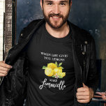 Svart pensel Limoncello Lemons T Shirt<br><div class="desc">Modern vattenfärgsleemon i penselskript när du använder Life Ge leemons för att göra Limoncello Black T-Shirt</div>