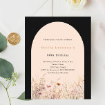 Svart persiko-rosa-blommigt, årsfödelsedag<br><div class="desc">En elegant-jokerinbjudan. Svart bakgrund och en persiko-färgad. Dekorerad med vattenfärgade vilda blommor i beige,  rosa. 1 lakan = 1 inbjudan tryckt kant till kant.</div>