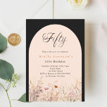 Svart persikoblomma blommigt 50 års lyx inbjudningar<br><div class="desc">En elegant-jokerinbjudan. Svart bakgrund och en persiko-färgad. Dekorerad med vattenfärgade vilda blommor i beige,  rosa.</div>