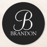 Svart Personlig, Monogram och Namn Underlägg Papper Rund<br><div class="desc">Personlig Monogram och Namn Gift har personlig monogram i det vita klassiska skriptet stil och namn i det vita klassiska serif-teckensnittet stil på svart bakgrund. Perfekt för helgdag,  familjeåterförening och vid särskilda tillfällen.</div>