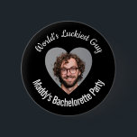 Svart Pin för Luckiest Guy Bachelorette Party Knapp<br><div class="desc">Fira det snart gifta parets kärlek och humor med vår "World's Luckiest Guy" Bachelorette Party Badge Pin! Detta roande och personlig tillbehör är perfekten som komplement till alla bachelorette-fester,  vilket tillför lite roligt och lek till festligheterna.</div>