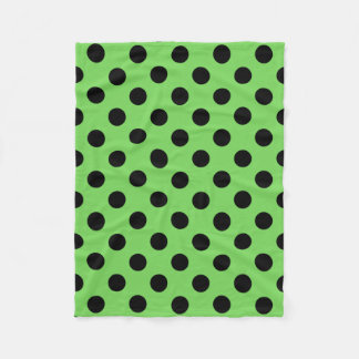 Svart polka dots på kalkgrönt fleecefilt