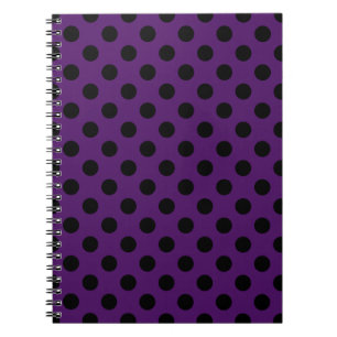 Svart polka dots på plommonets lila anteckningsbok