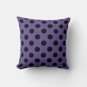 Svart polka dots på ultraviolett kudde