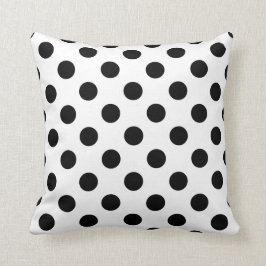 Svart polka dots på vit kudde