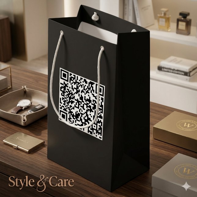 Svart presentpåse med egen QR-kod (Custom Black Gift Bag with Branded QR Code)