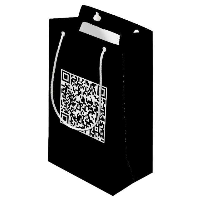 Svart presentpåse med eget varumärke QR-kod (Framsidan Vinklad)