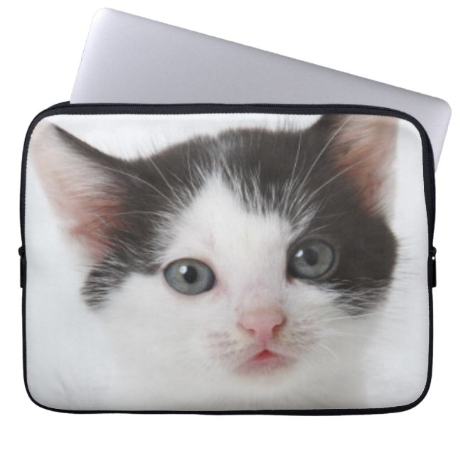 Svart prickig kattunge laptop sleeve (Framsidan)