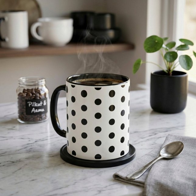 Svart prickmönstrad kaffekopp (Skapare uppladdad)