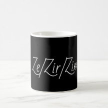 Svart Pronoun mugg(ze/zir/zim)