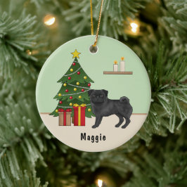 Svart Pug Söt Tecknad Hund Med Ett Julträd Julgransprydnad Keramik