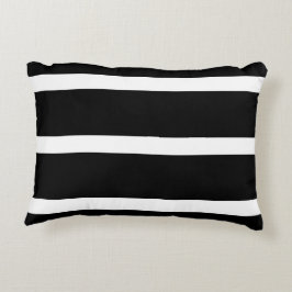 Svart rand med vit prydnadskudde